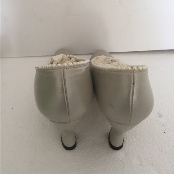 J Renee White Leather w/ Pearl Pumps Heel 9 N - Picture 4 of 7